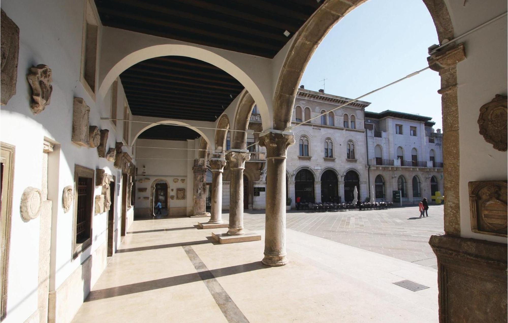 1 Bedroom Awesome Apartment In Pula Bagian luar foto